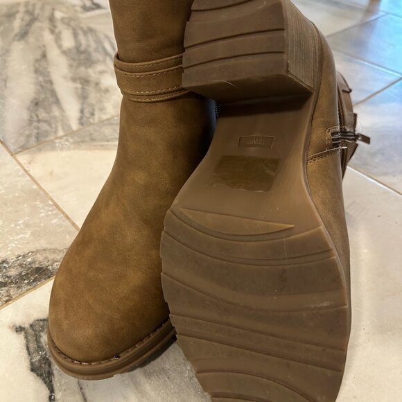 Side Buckle Heeled Bootie (12WW) - Picture 3 of 6